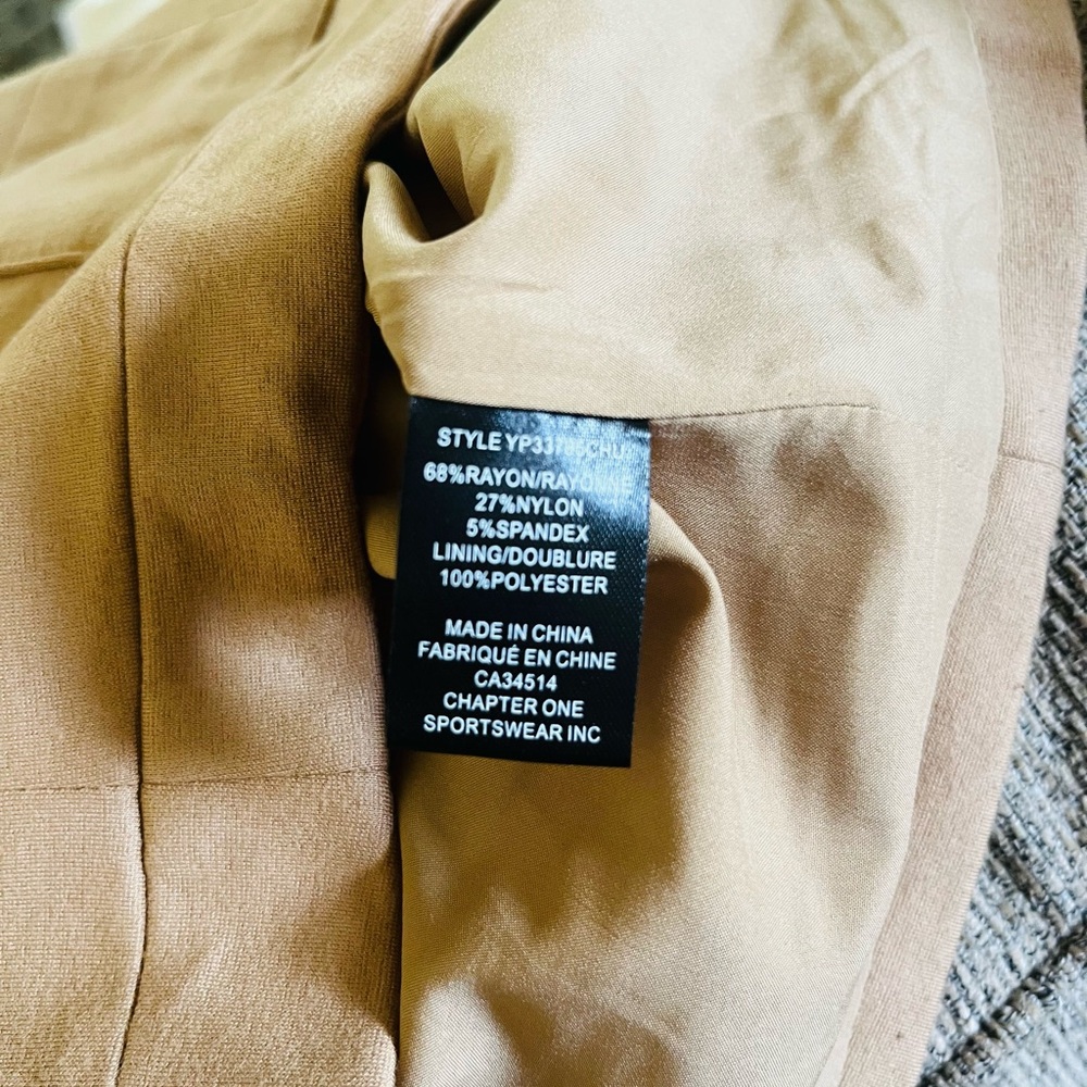 Button-Front Camel Vest - Picture 5 of 6